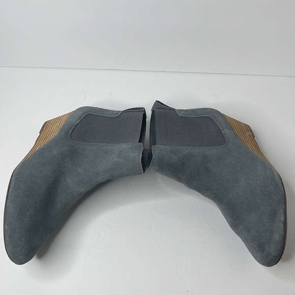 Lands' End Light Blue Suede Chelsea Wedge Ankle Bootie Sz 11B WEAR - Picture 4 of 9